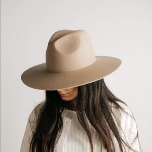 BRAND NEW! Gigi Pip “Emma” wide brim hat size S/M